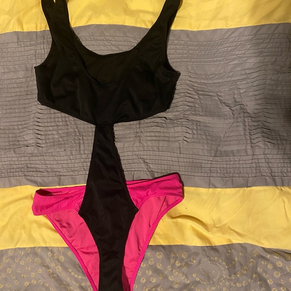 Icon Swim Black/ pink monokini. NWOT - Picture 3 of 5